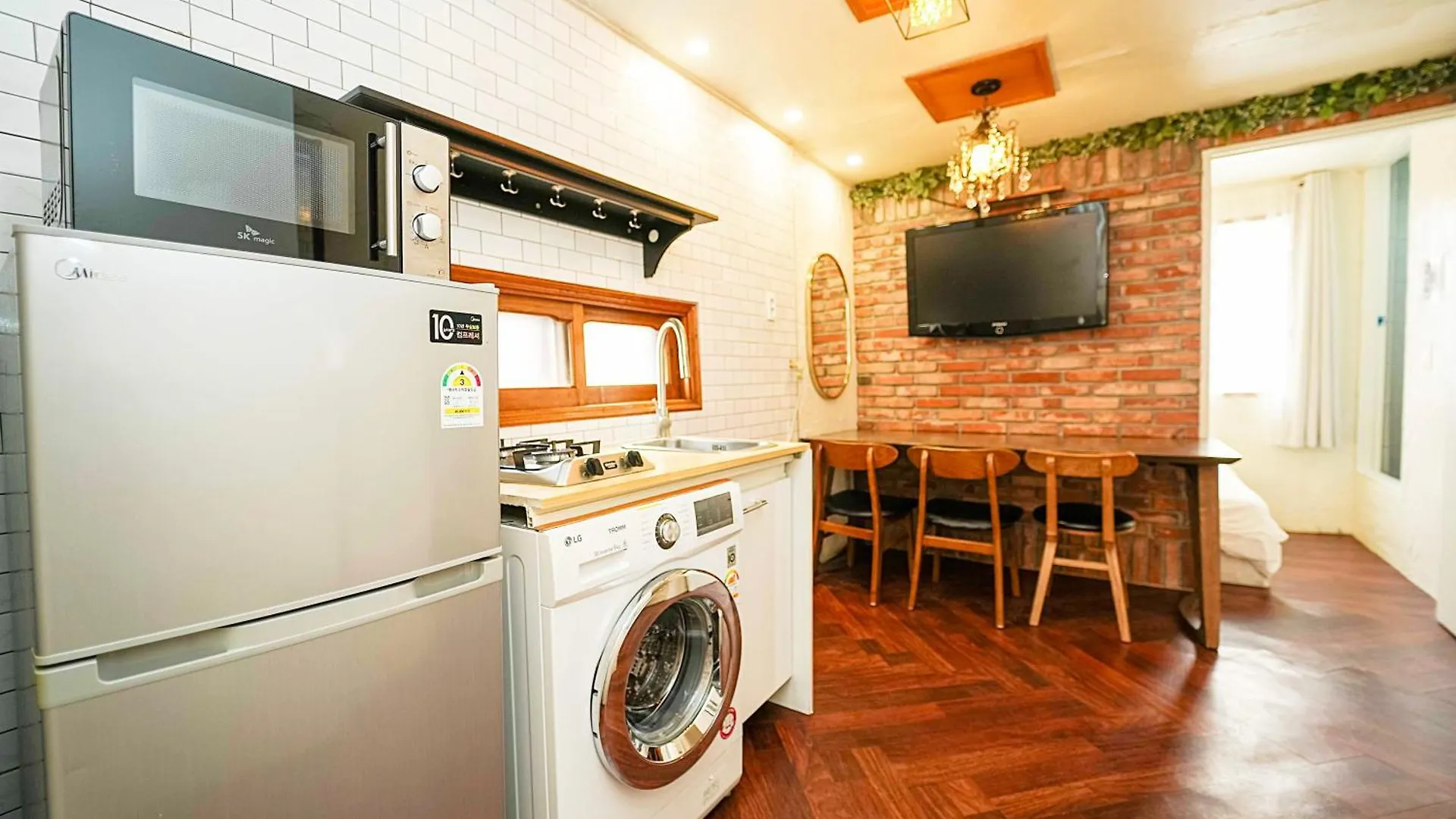 Apartment 3-Gu&Anne House Hongdae 6Room & 4Bath House Seoul