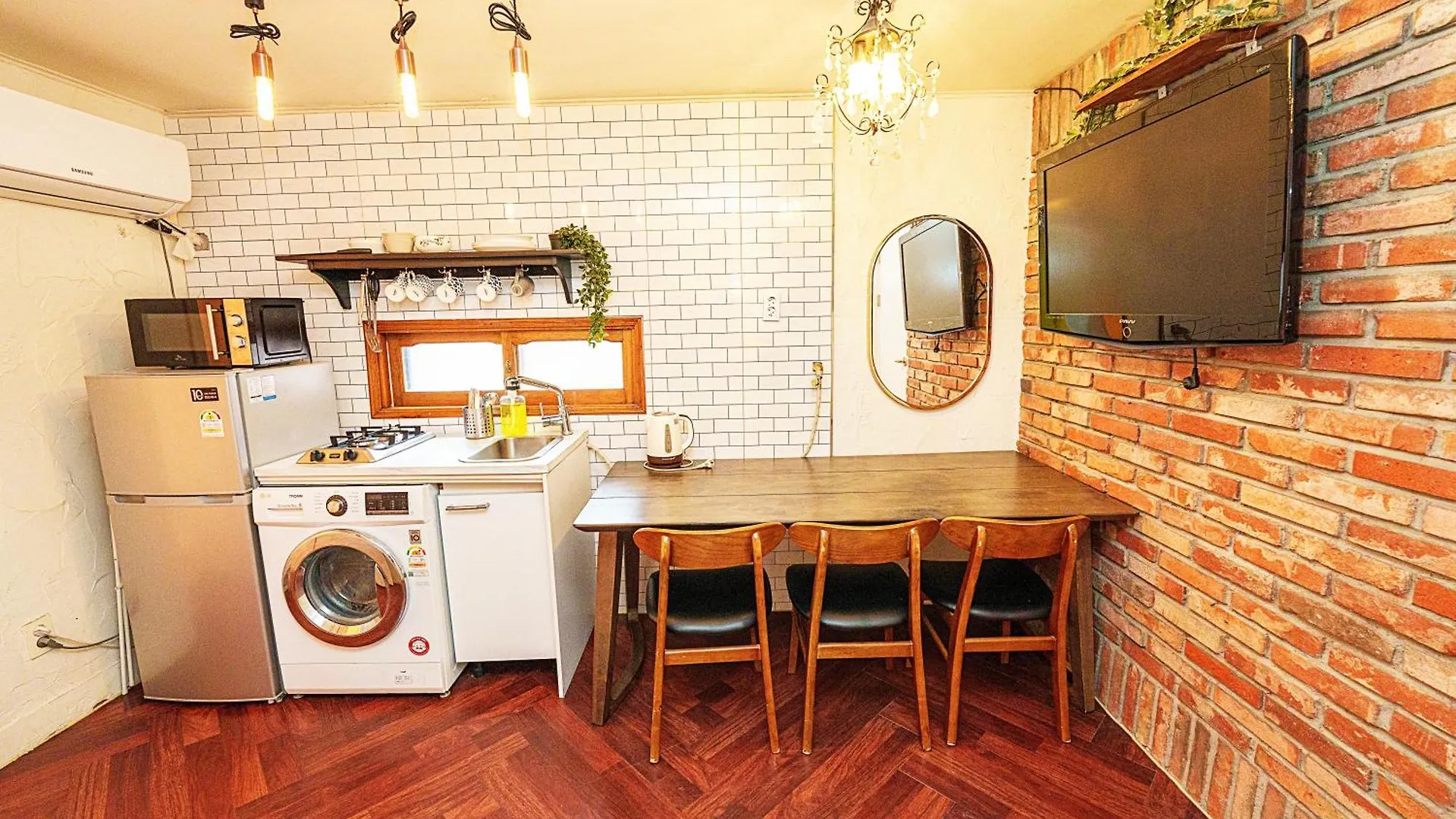Apartment 3-Gu&Anne House Hongdae 6Room & 4Bath House Seoul South Korea