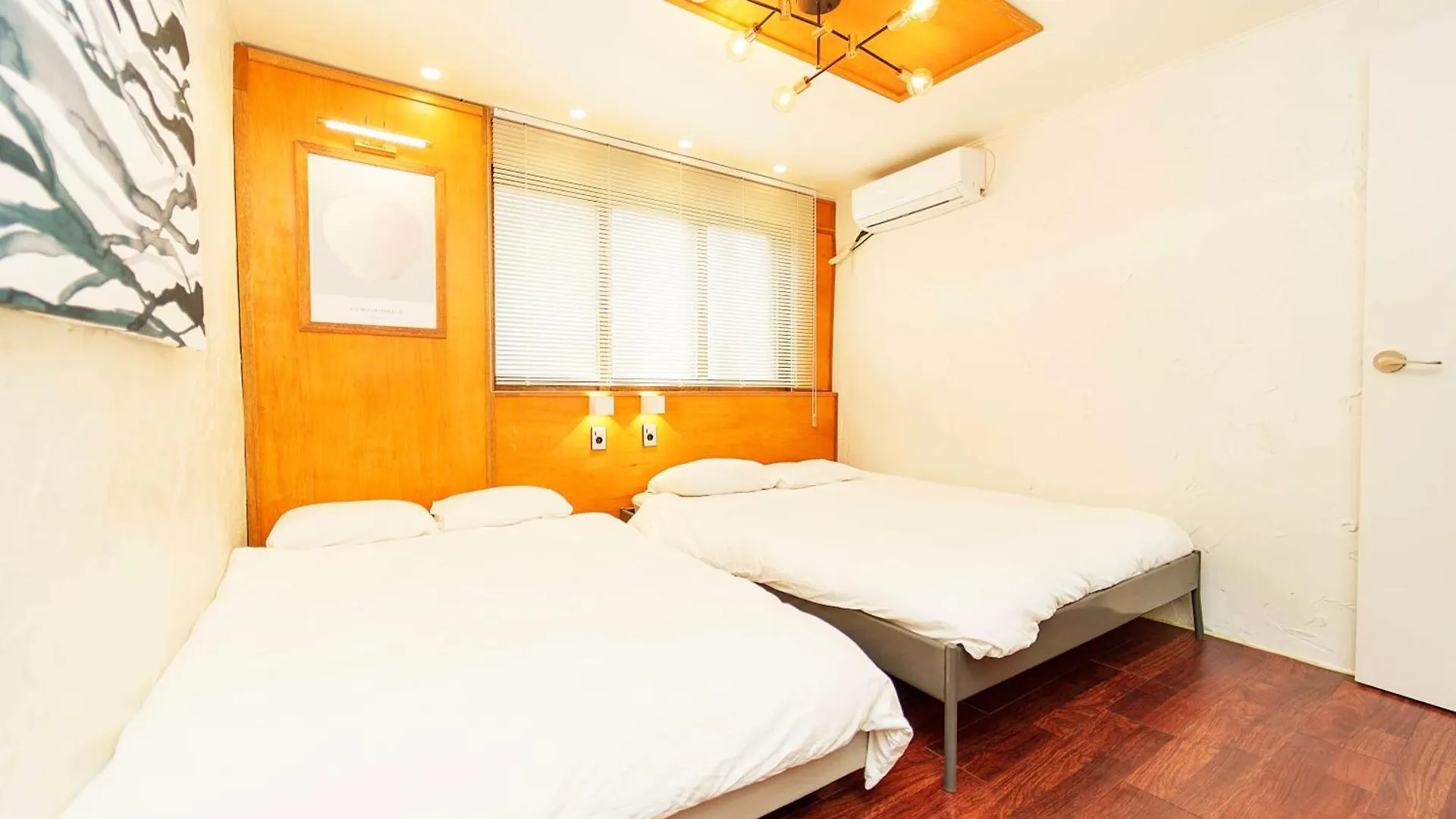 Apartment 3-Gu&Anne House Hongdae 6Room & 4Bath House Seoul