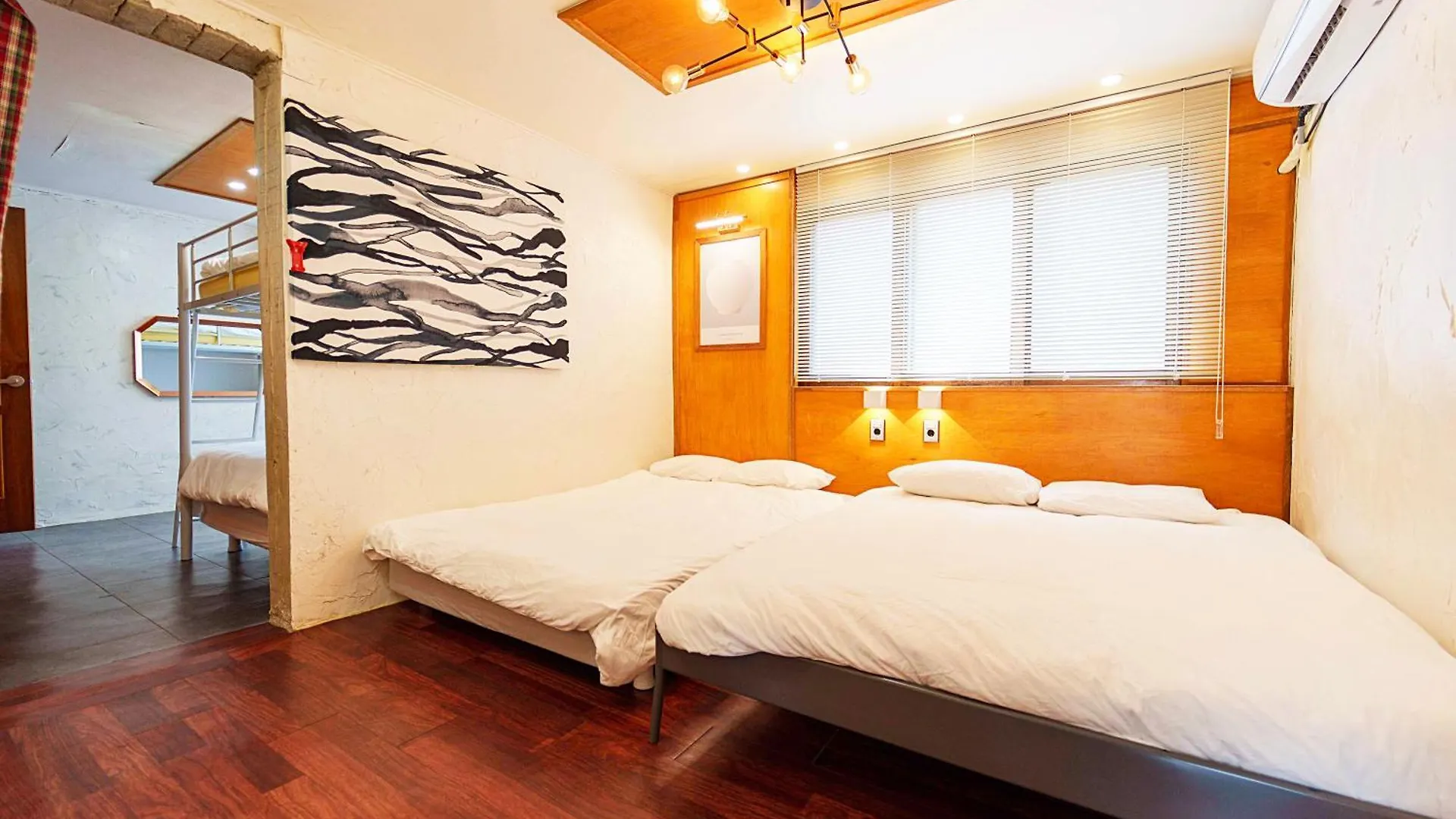 Apartment 3-Gu&Anne House Hongdae 6Room & 4Bath House Seoul