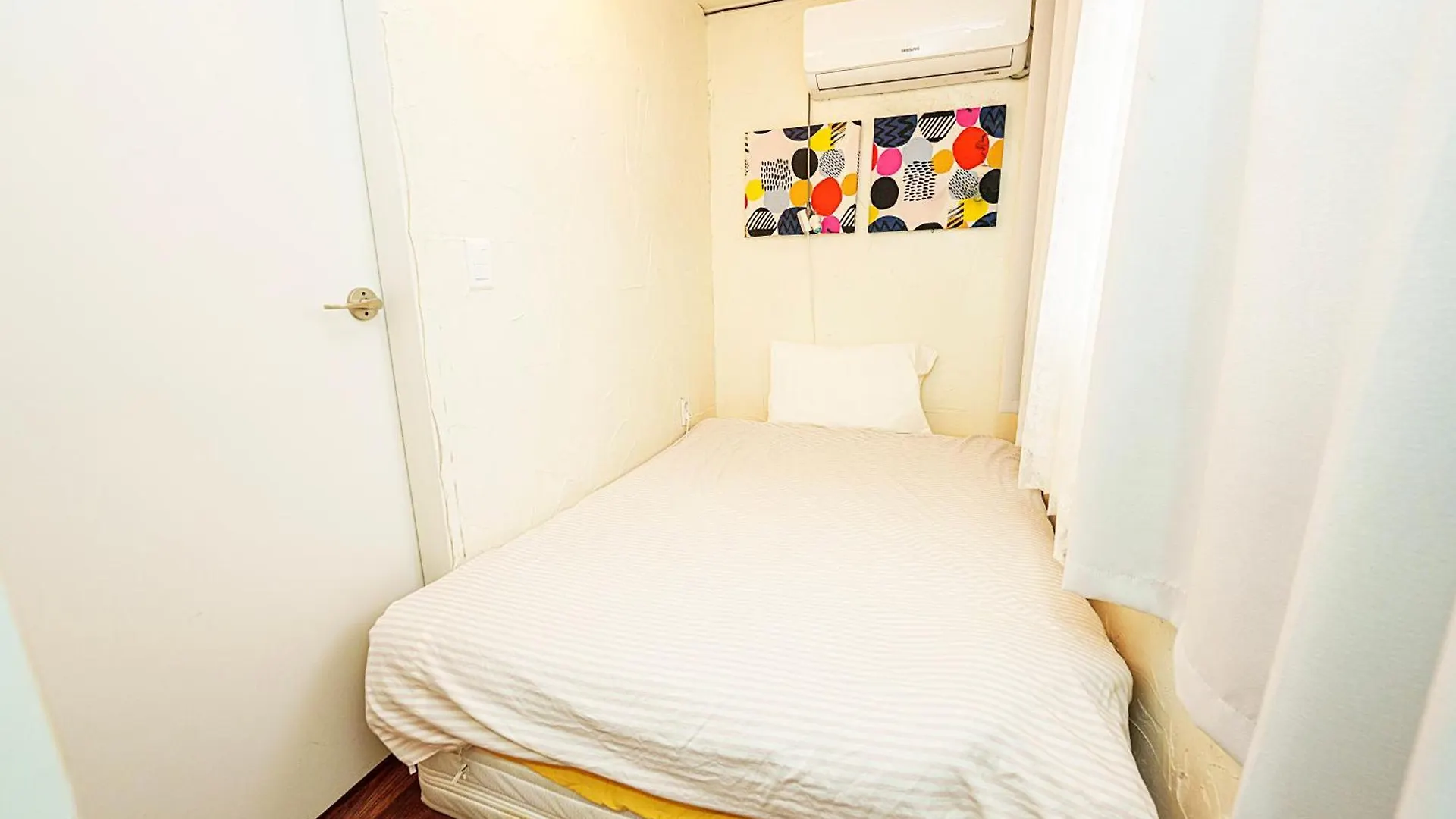 Apartment 3-Gu&Anne House Hongdae 6Room & 4Bath House Seoul
