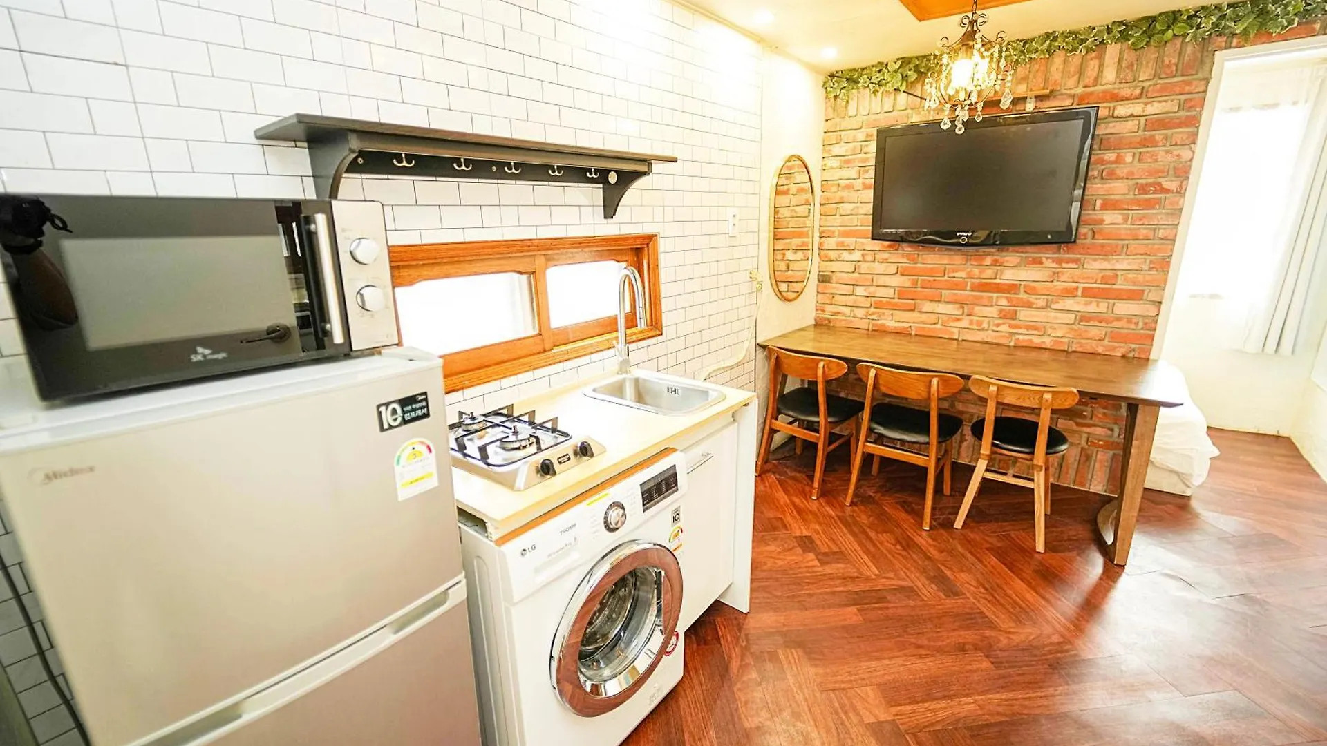 Apartment 3-Gu&Anne House Hongdae 6Room & 4Bath House Seoul South Korea