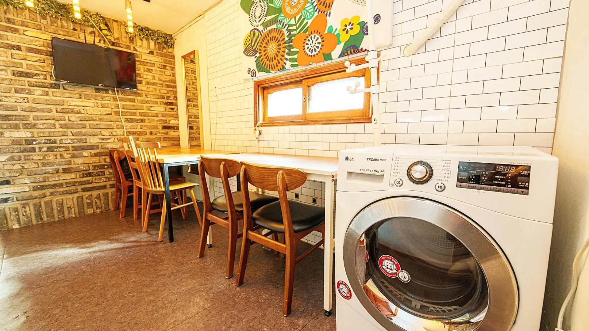 Apartment 3-Gu&Anne House Hongdae 6Room & 4Bath House Seoul