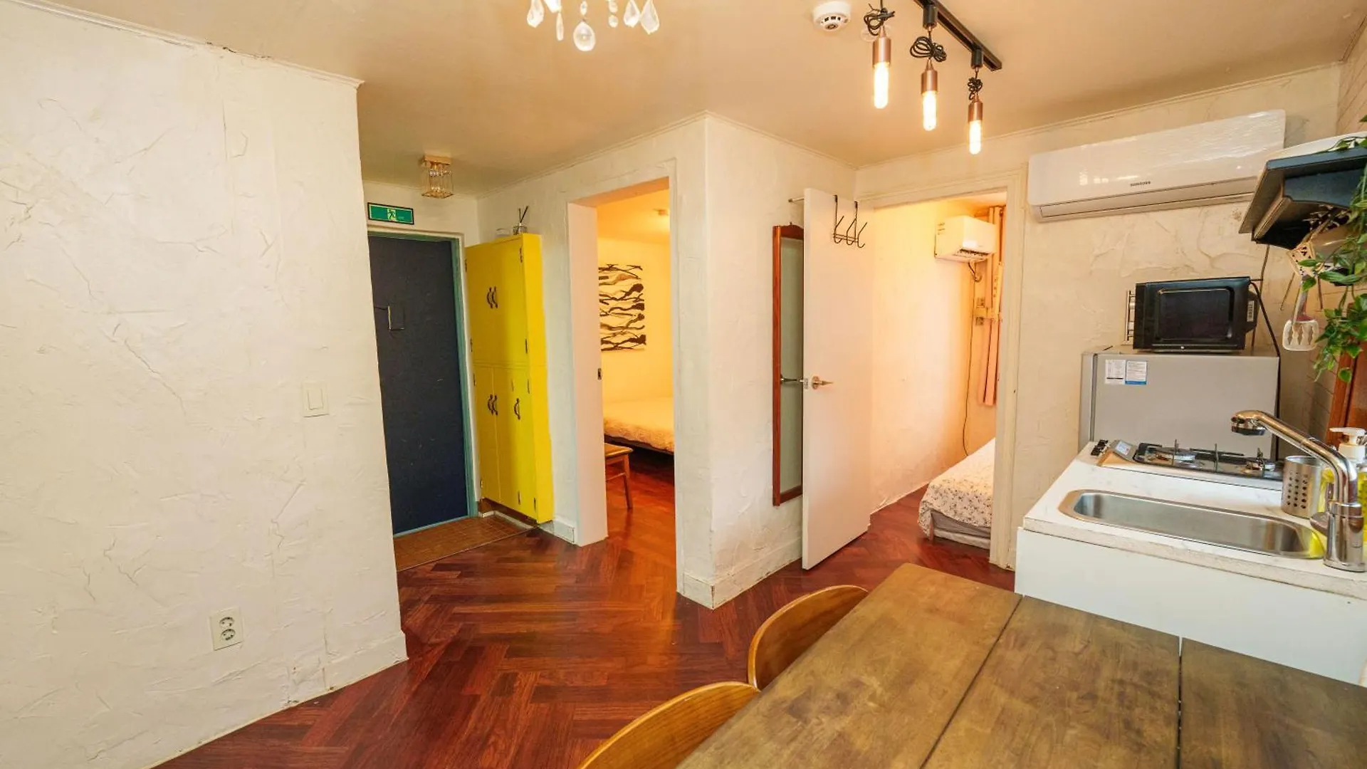 Apartment 3-Gu&Anne House Hongdae 6Room & 4Bath House Seoul South Korea