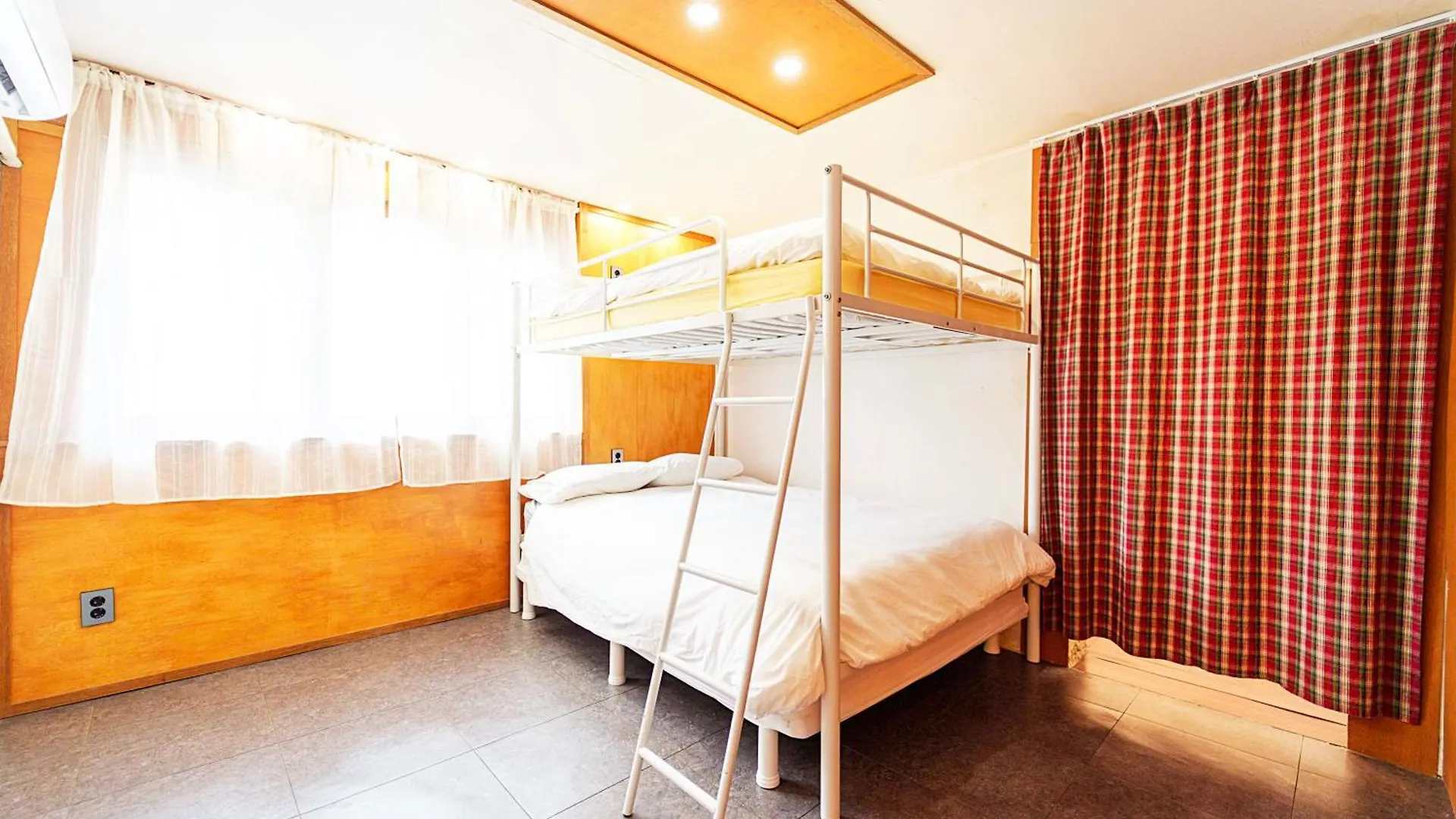 Apartment 3-Gu&Anne House Hongdae 6Room & 4Bath House Seoul