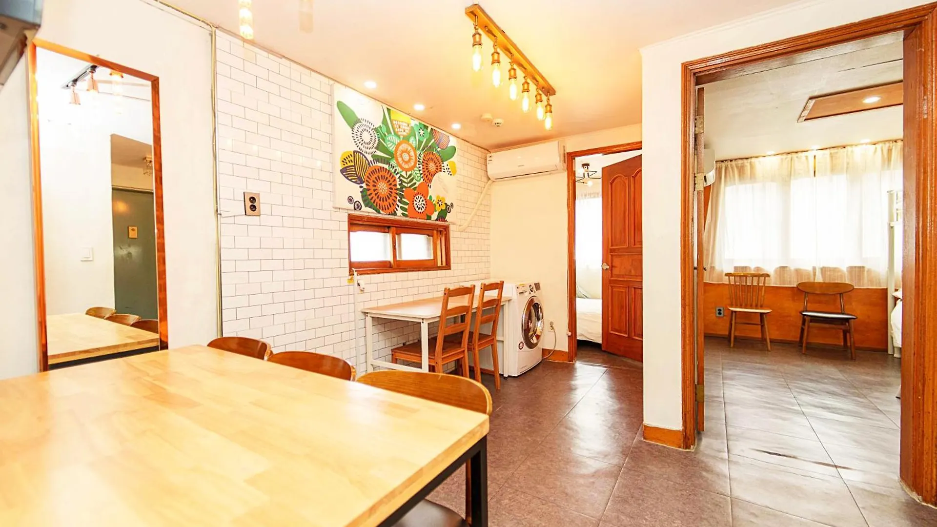 3-Gu&Anne House Hongdae 6Room & 4Bath House Seoul