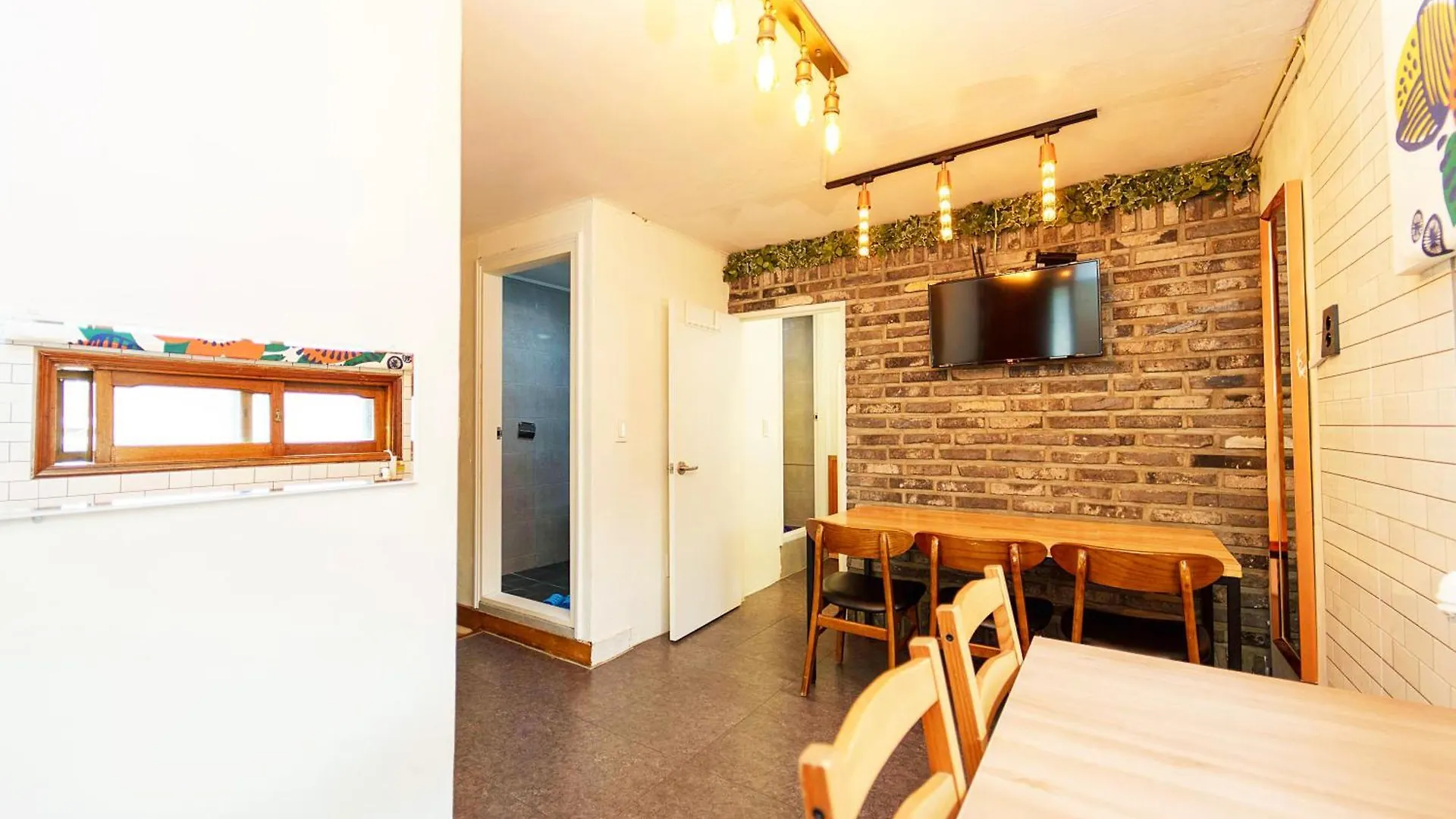 Apartment 3-Gu&Anne House Hongdae 6Room & 4Bath House Seoul