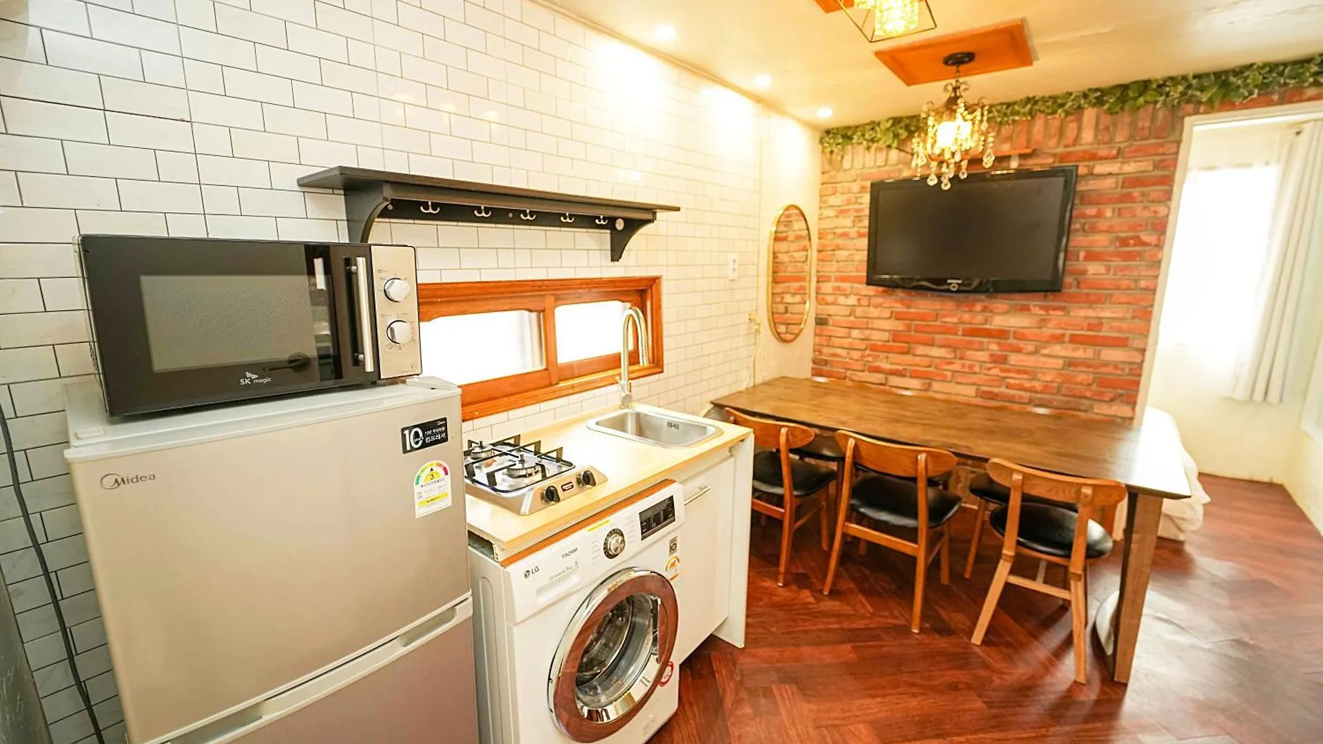 3-Gu&Anne House Hongdae 6Room & 4Bath House Seoul 0*,  South Korea