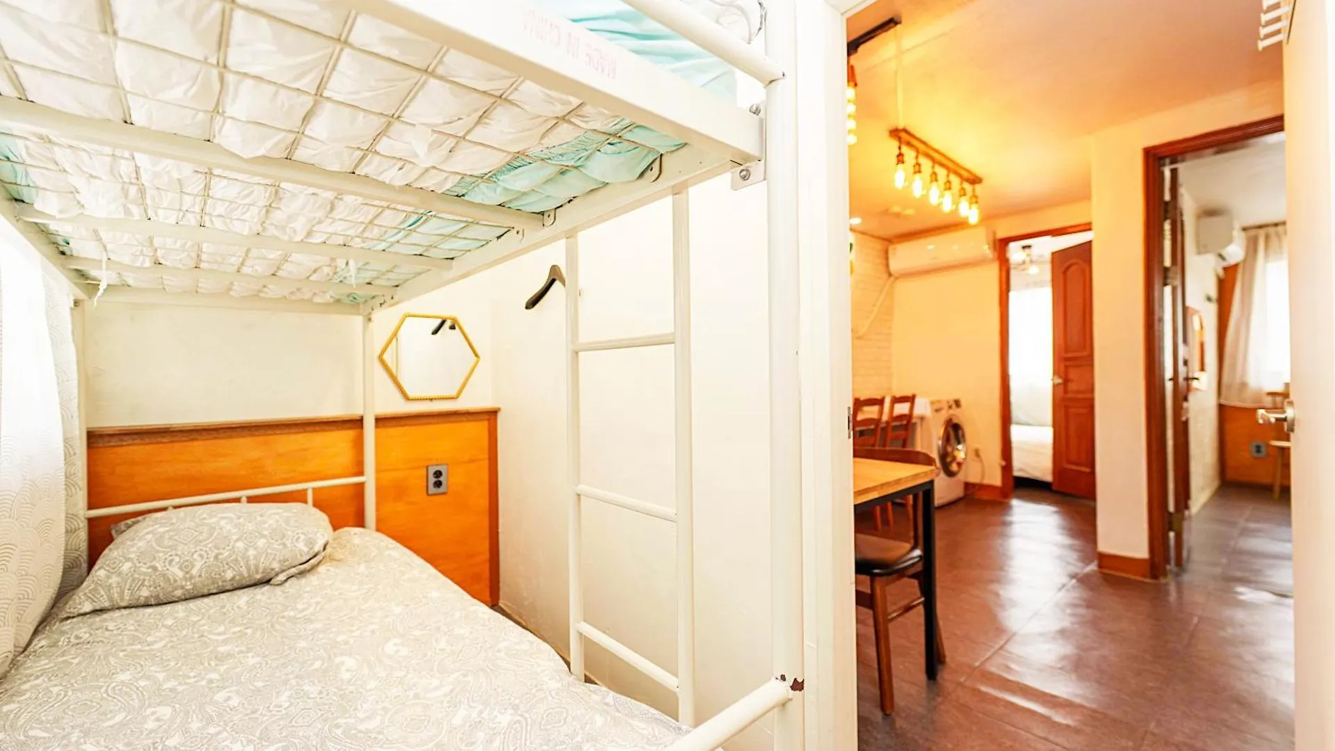Apartment 3-Gu&Anne House Hongdae 6Room & 4Bath House Seoul