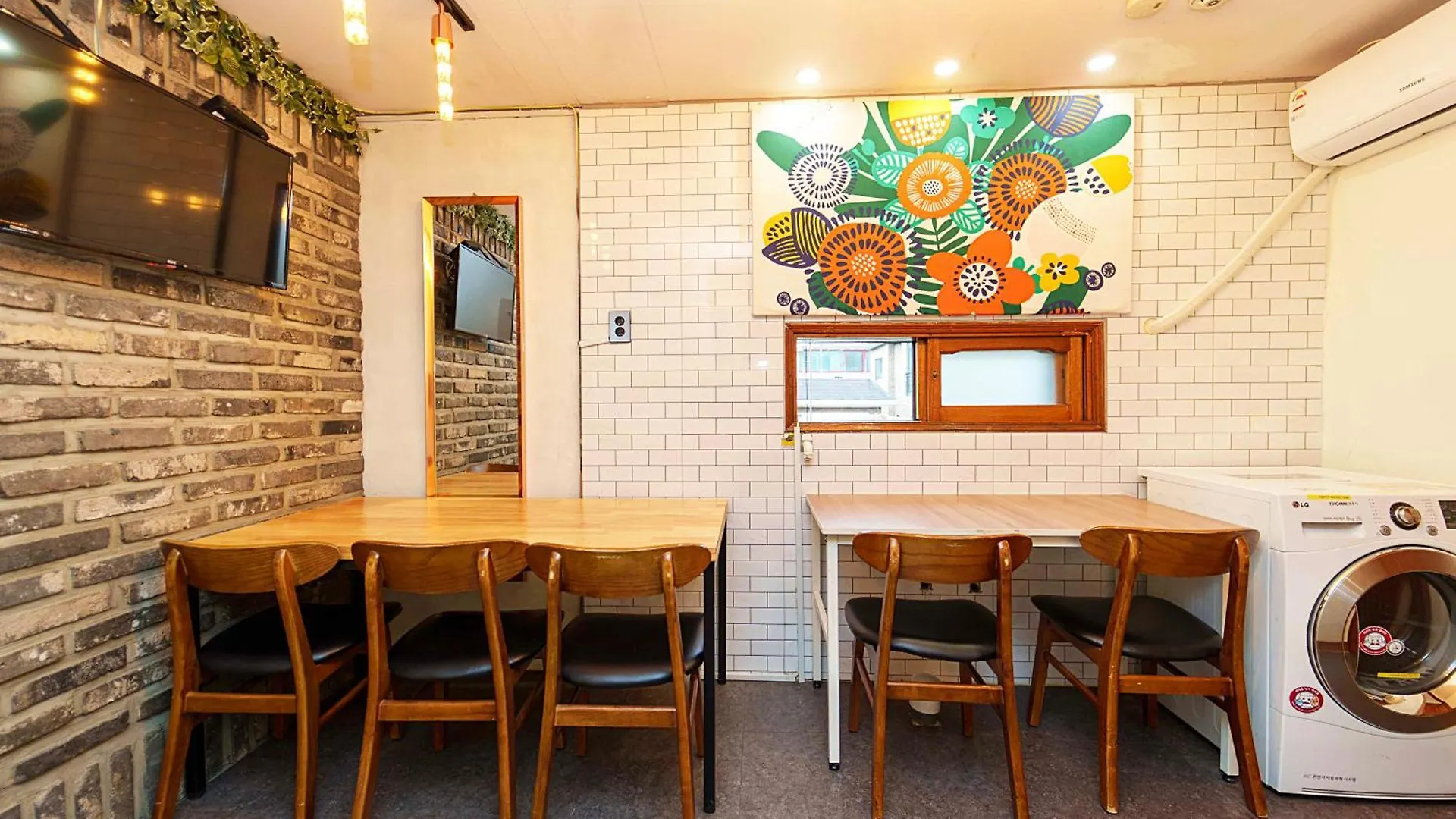 3-Gu&Anne House Hongdae 6Room & 4Bath House Seoul