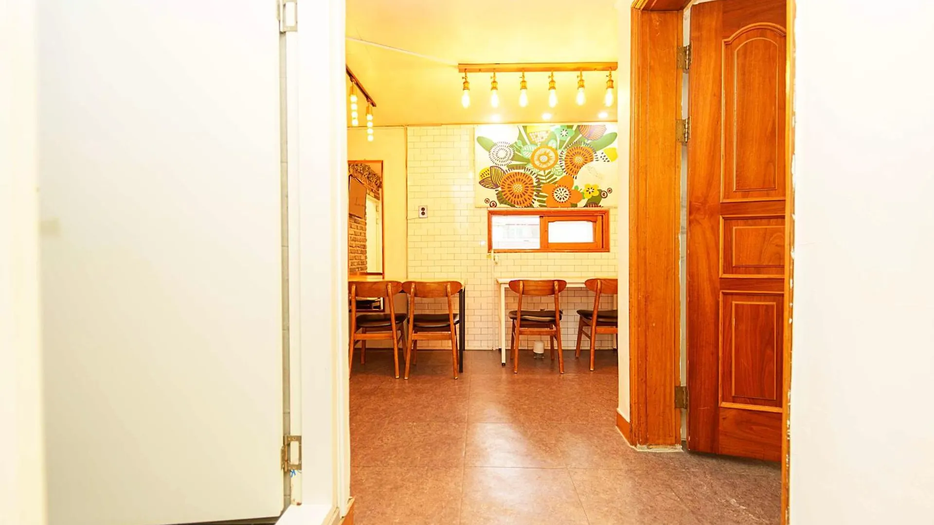 Apartment 3-Gu&Anne House Hongdae 6Room & 4Bath House Seoul