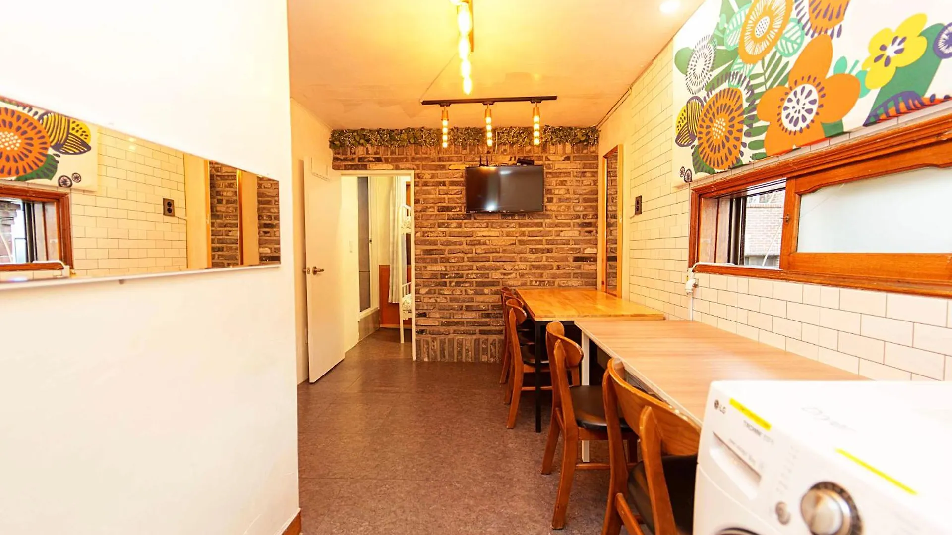 3-Gu&Anne House Hongdae 6Room & 4Bath House Seoul 0*,  South Korea