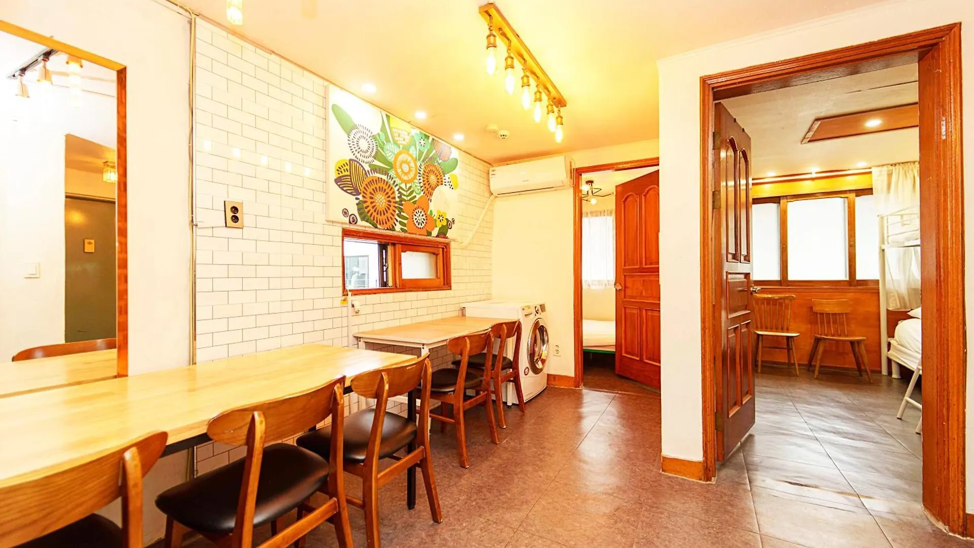 3-Gu&Anne House Hongdae 6Room & 4Bath House Soul